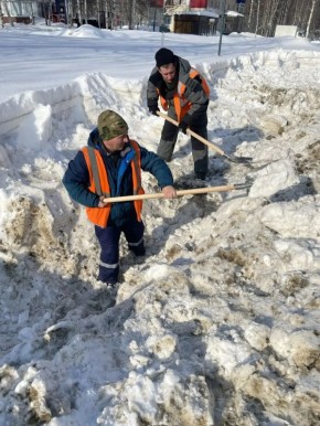 Управляющие компании Нижневартовска продолжают мероприятия по уборке дворов от осадков
