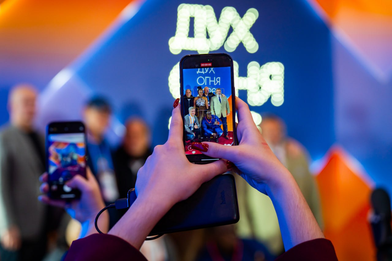 Звездная дорожка, дебюты и главные награды: как прошел четвертый день «Духа огня» Звездная дорожка, дебюты и главные награды: как прошел четвертый день «Духа огня»