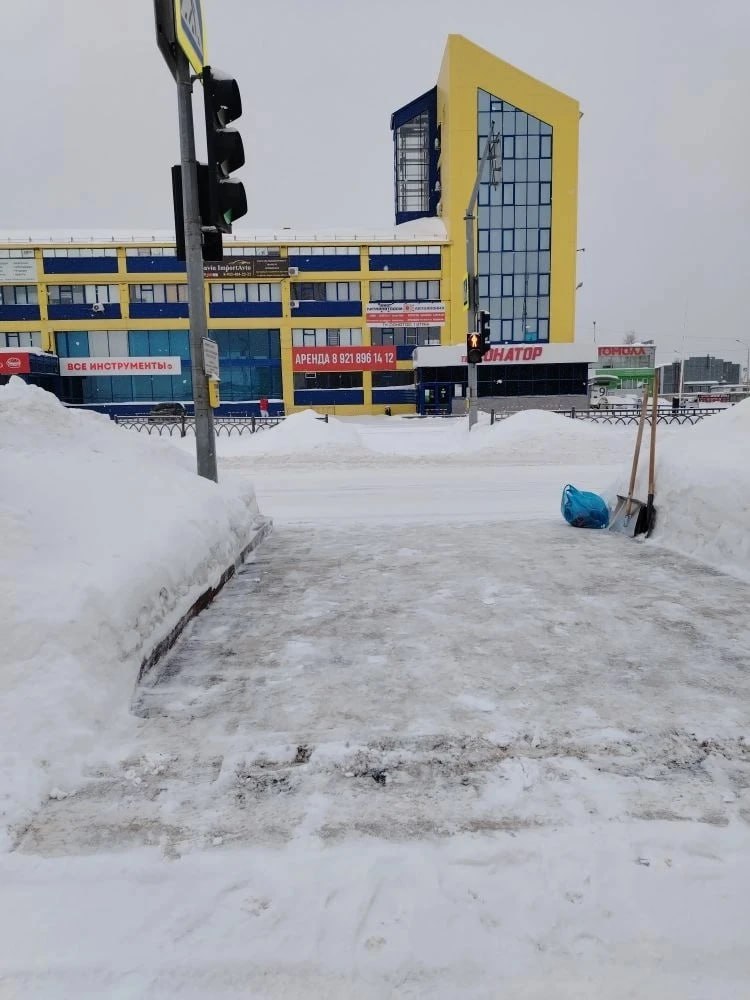 Управляющие компании Нижневартовска продолжают мероприятия по уборке дворов от осадков Управляющие компании Нижневартовска продолжают мероприятия по уборке дворов от осадков