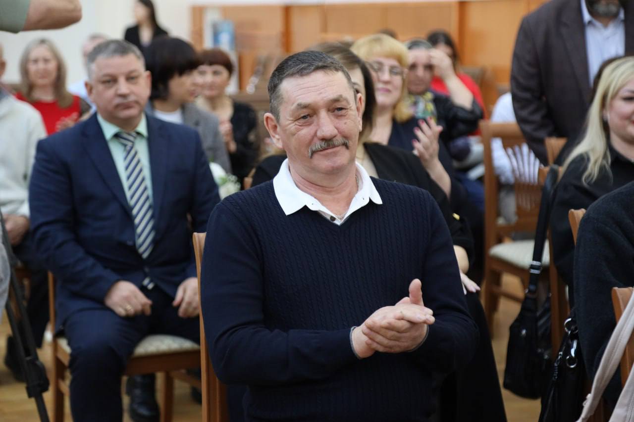 Во Дворце искусств прошла церемония вручения наград, посвященная Дню работников бытового обслуживания населения и жилищно-коммунального хозяйства