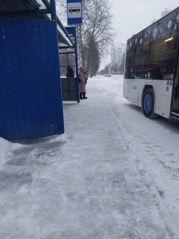 Управляющие компании Нижневартовска продолжают мероприятия по уборке дворов от осадков Управляющие компании Нижневартовска продолжают мероприятия по уборке дворов от осадков