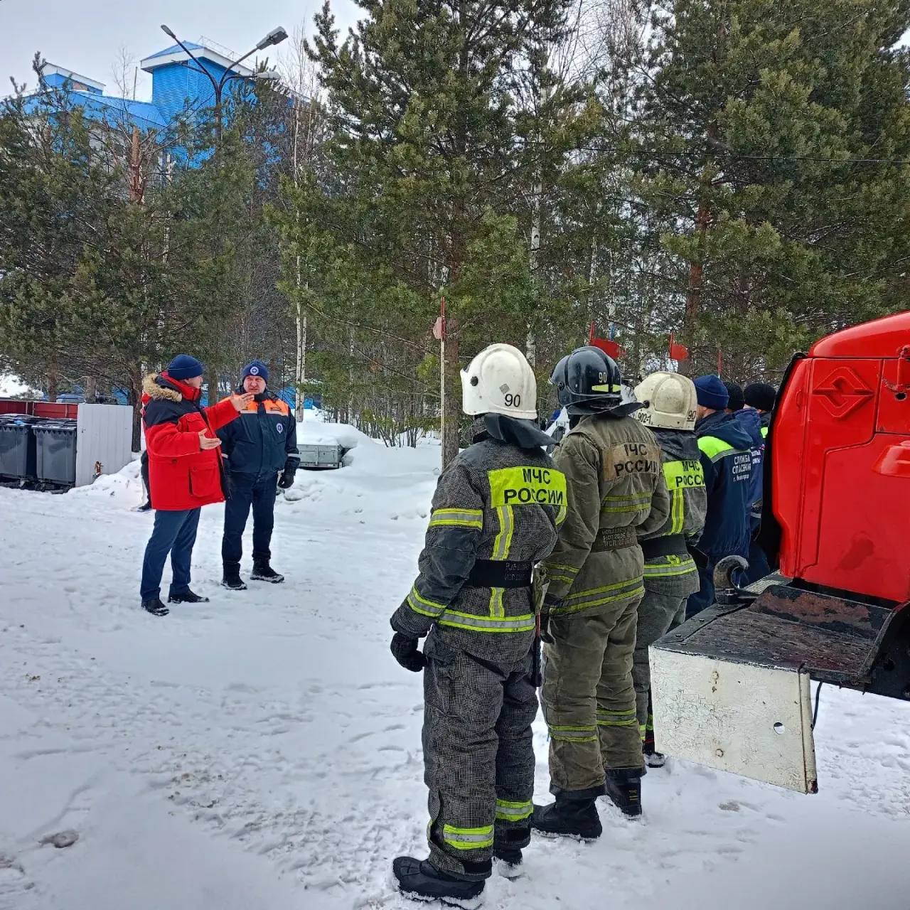 В Нижневартовске прошла совместная тренировка 5 (ПСО)ГУ МЧС России по ХМАО – Югре и подразделения администрации города - «Аварийно–спасательная служба». В Нижневартовске прошла совместная тренировка 5 (ПСО)ГУ МЧС России по ХМАО – Югре и подразделения администрации города - «Аварийно–спасательная служба».