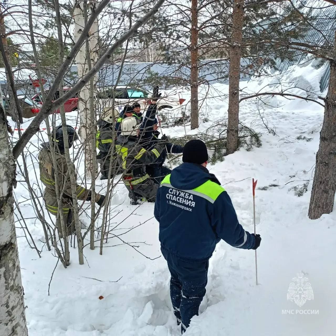 После трагедии в Лянторе и других случаев, связанных со сходом снега с крыш, в Нижневартовске прошла совместная тренировка спасателей и пожарных, чтобы отработать действия в случае аналогичного ЧП После трагедии в Лянторе и других случаев, связанных со сходом снега с крыш, в Нижневартовске прошла совместная тренировка спасателей и пожарных, чтобы отработать действия в случае аналогичного ЧП