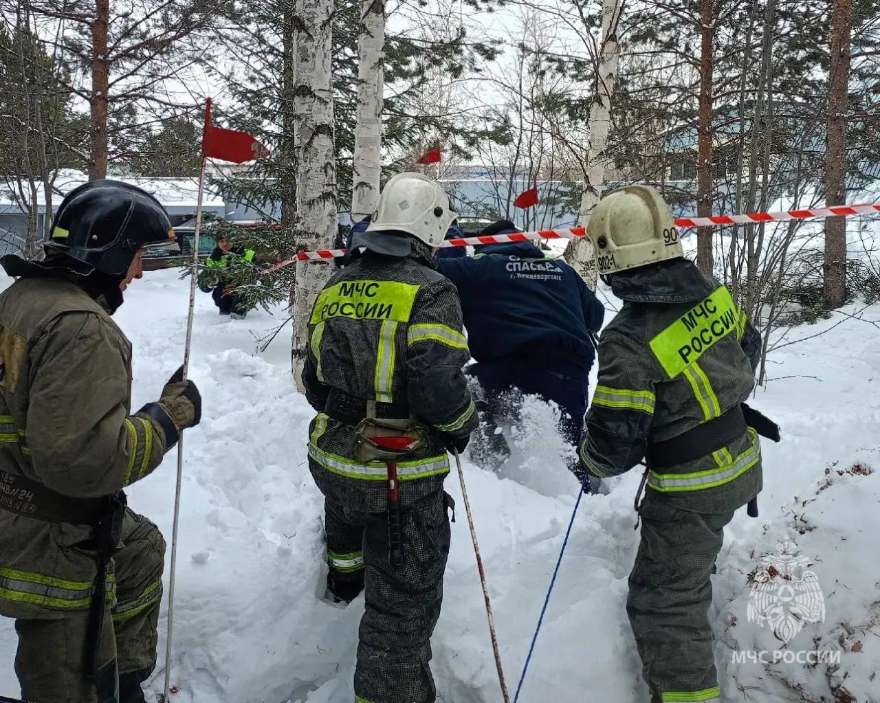 В Нижневартовске прошла совместная тренировка 5 (ПСО)ГУ МЧС России по ХМАО – Югре и подразделения администрации города - «Аварийно–спасательная служба». В Нижневартовске прошла совместная тренировка 5 (ПСО)ГУ МЧС России по ХМАО – Югре и подразделения администрации города - «Аварийно–спасательная служба».