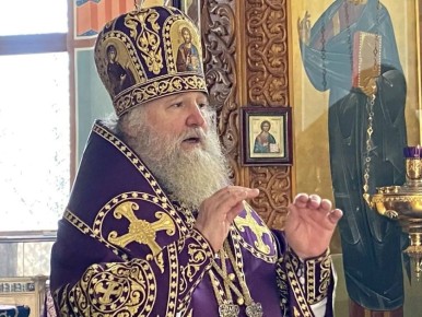 Сегодня митрополит Ханты-Мансийский и Сургутский Павел совершил Божественную литургию в храме Святого Духа