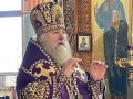 Сегодня митрополит Ханты-Мансийский и Сургутский Павел совершил Божественную литургию в храме Святого Духа