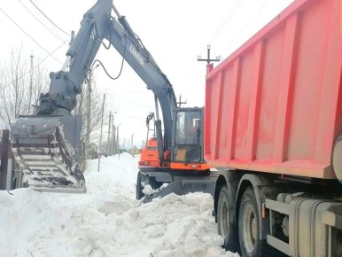 Часть противопаводковых мероприятий - это своевременная уборка и вывоз снега