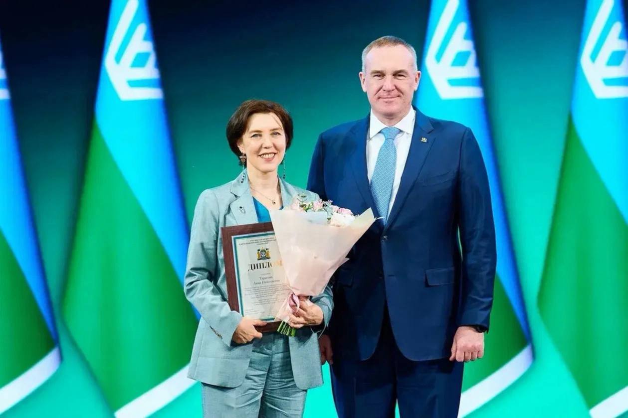 В Ханты-Мансийске наградили работников культуры Югры В Ханты-Мансийске наградили работников культуры Югры