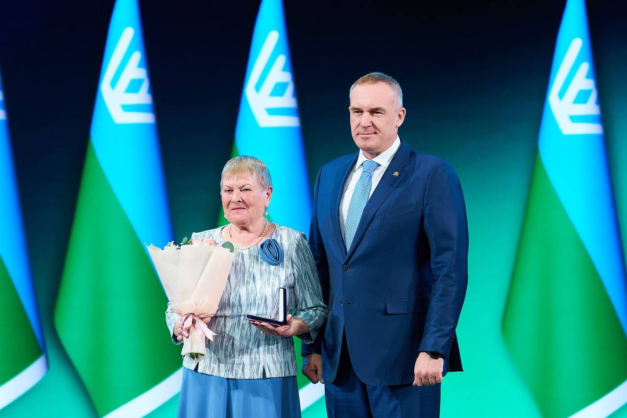 В Ханты-Мансийске наградили работников культуры Югры В Ханты-Мансийске наградили работников культуры Югры