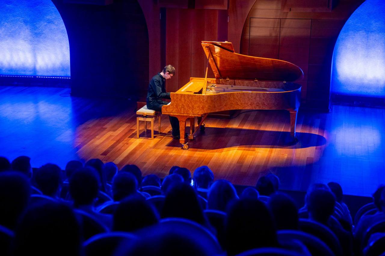 В Ханты-Мансийске наградили работников культуры Югры В Ханты-Мансийске наградили работников культуры Югры