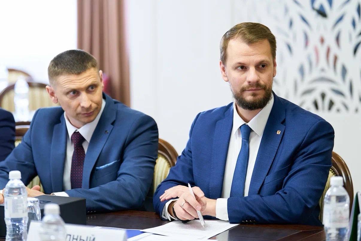 Руслан Кухарук: За прошлый год в Югре проведено более 250 просветительских мероприятий Российского общества «Знание», слушателями которых стали свыше 14 000 жителей Руслан Кухарук: За прошлый год в Югре проведено более 250 просветительских мероприятий Российского общества «Знание», слушателями которых стали свыше 14 000 жителей