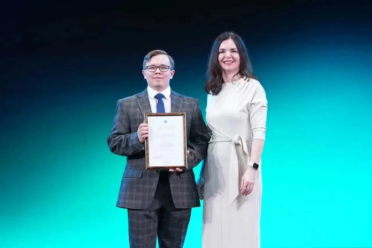 Губернатор Югры вручил награды работникам культуры региона Губернатор Югры вручил награды работникам культуры региона