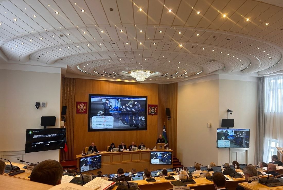 Начальник УМВД России по ХМАО – Югре отчитался перед депутатами об основных результатах оперативно-служебной деятельности в 2025 году Начальник УМВД России по ХМАО – Югре отчитался перед депутатами об основных результатах оперативно-служебной деятельности в 2025 году