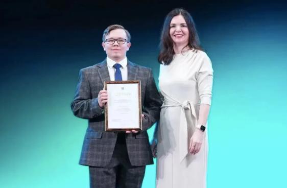 Актер нижневартовского драмтеатра - один из лучших деятелей культуры Югры Актер нижневартовского драмтеатра - один из лучших деятелей культуры Югры