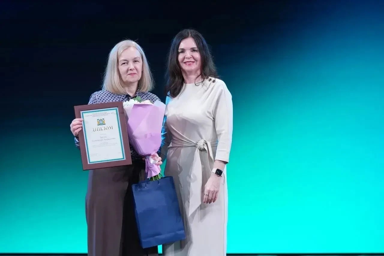 Губернатор Югры вручил награды работникам культуры региона Губернатор Югры вручил награды работникам культуры региона