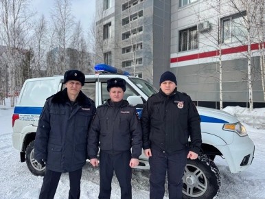 Полицейские Когалыма спасли заблудившегося в лесу человека