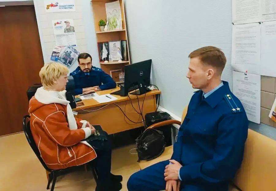 И.о. прокурора города Пыть-Яха Роман Титов в филиале Фонда «Защитники Отечества» провел личный прием участников специальной военной операции и членов их семей И.о. прокурора города Пыть-Яха Роман Титов в филиале Фонда «Защитники Отечества» провел личный прием участников специальной военной операции и членов их семей