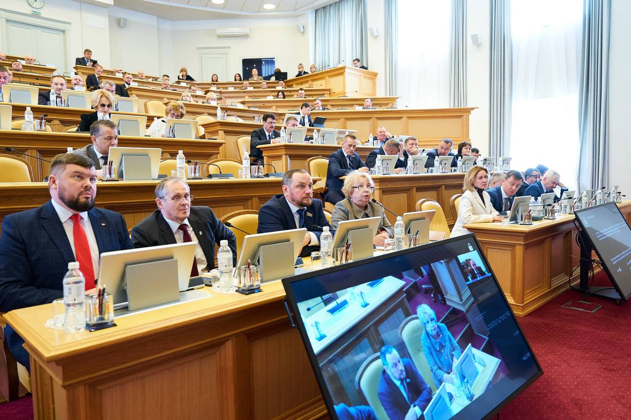 Руслан Кухарук и Борис Хохряков подвели итоги заседания Думы Югры Руслан Кухарук и Борис Хохряков подвели итоги заседания Думы Югры