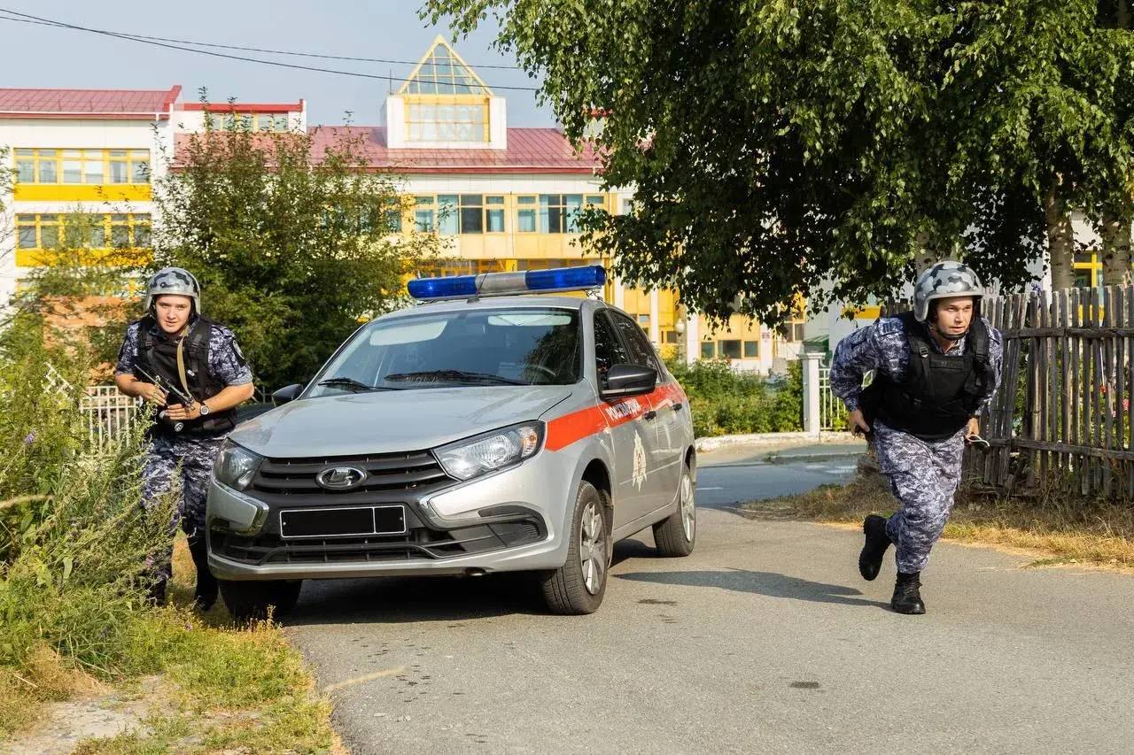 Максим Ряшин: Поздравляю личный состав Управления Росгвардии по Югре с 10-летием со Дня образования Федеральной службы войск национальной гвардии Российской Федерации и 215-й годовщиной создания войск правопорядка! История... Максим Ряшин: Поздравляю личный состав Управления Росгвардии по Югре с 10-летием со Дня образования Федеральной службы войск национальной гвардии Российской Федерации и 215-й годовщиной создания войск правопорядка! История...