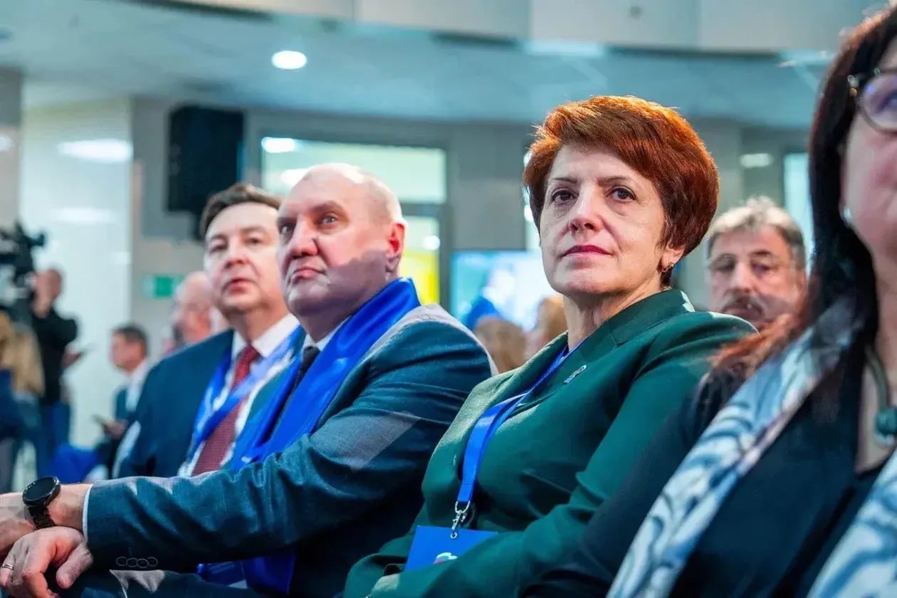 В Сургуте прошел второй региональный форум «Есть результат», в ходе которого были собраны предложения по различным направлениям развития Югры: от здравоохранения, образования и культуры до вопросов экономического роста... В Сургуте прошел второй региональный форум «Есть результат», в ходе которого были собраны предложения по различным направлениям развития Югры: от здравоохранения, образования и культуры до вопросов экономического роста...