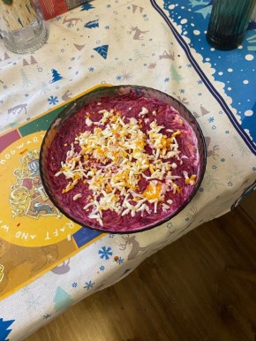 Как правильно укладывать слои в салате "Сельдь под шубой"