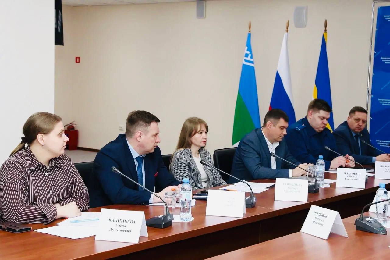 Помощник прокурора г.Нижневартовска Евгений Пилипенко принял участие в муниципальном родительском собрании