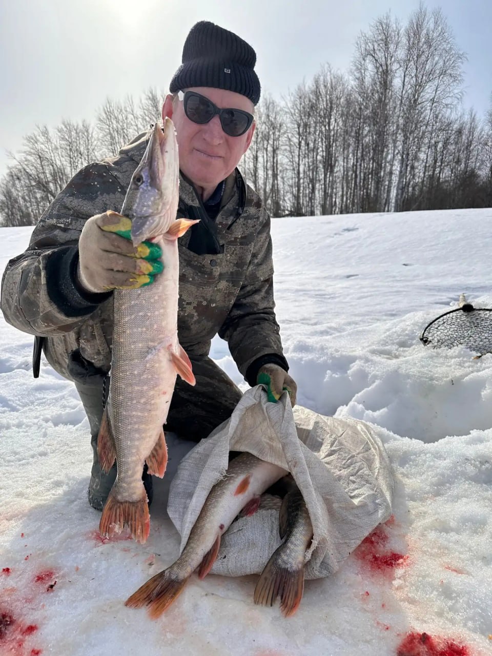 В выходные съёмочная группа телеканала «Югра» в Ханты-Мансийском районе продолжила съёмки документального фильма о семье Слинкиных на их родовой земле - в деревне Востыхой В выходные съёмочная группа телеканала «Югра» в Ханты-Мансийском районе продолжила съёмки документального фильма о семье Слинкиных на их родовой земле - в деревне Востыхой