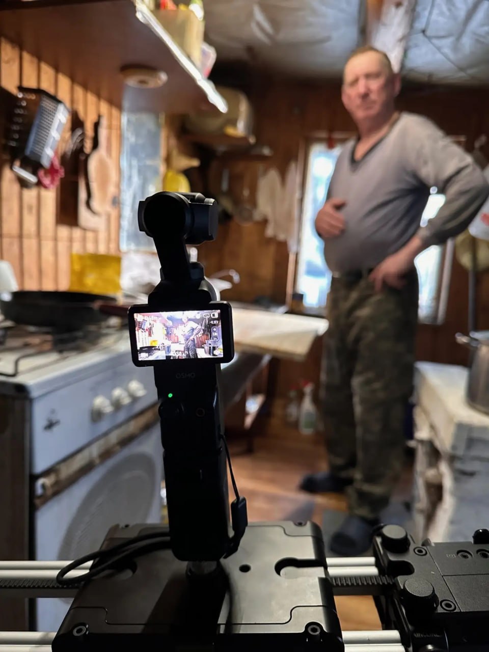 В выходные съёмочная группа телеканала «Югра» в Ханты-Мансийском районе продолжила съёмки документального фильма о семье Слинкиных на их родовой земле - в деревне Востыхой В выходные съёмочная группа телеканала «Югра» в Ханты-Мансийском районе продолжила съёмки документального фильма о семье Слинкиных на их родовой земле - в деревне Востыхой