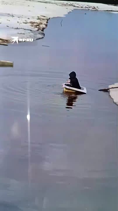 "Будущий Фёдор Конюхов": В ХМАО школьник отправился вплавь на ванне по реке Конда