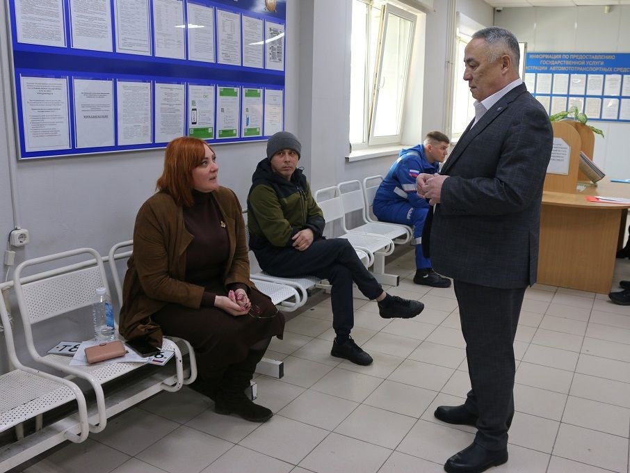 В рамках акции «Гражданский мониторинг» общественник посетил с проверкой МРЭО ГИБДД УМВД России по ХМАО – Югре