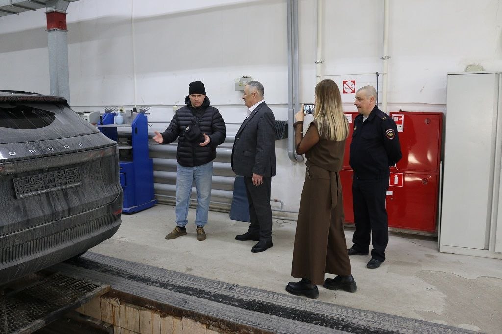 В рамках акции «Гражданский мониторинг» общественник посетил с проверкой МРЭО ГИБДД УМВД России по ХМАО – Югре В рамках акции «Гражданский мониторинг» общественник посетил с проверкой МРЭО ГИБДД УМВД России по ХМАО – Югре