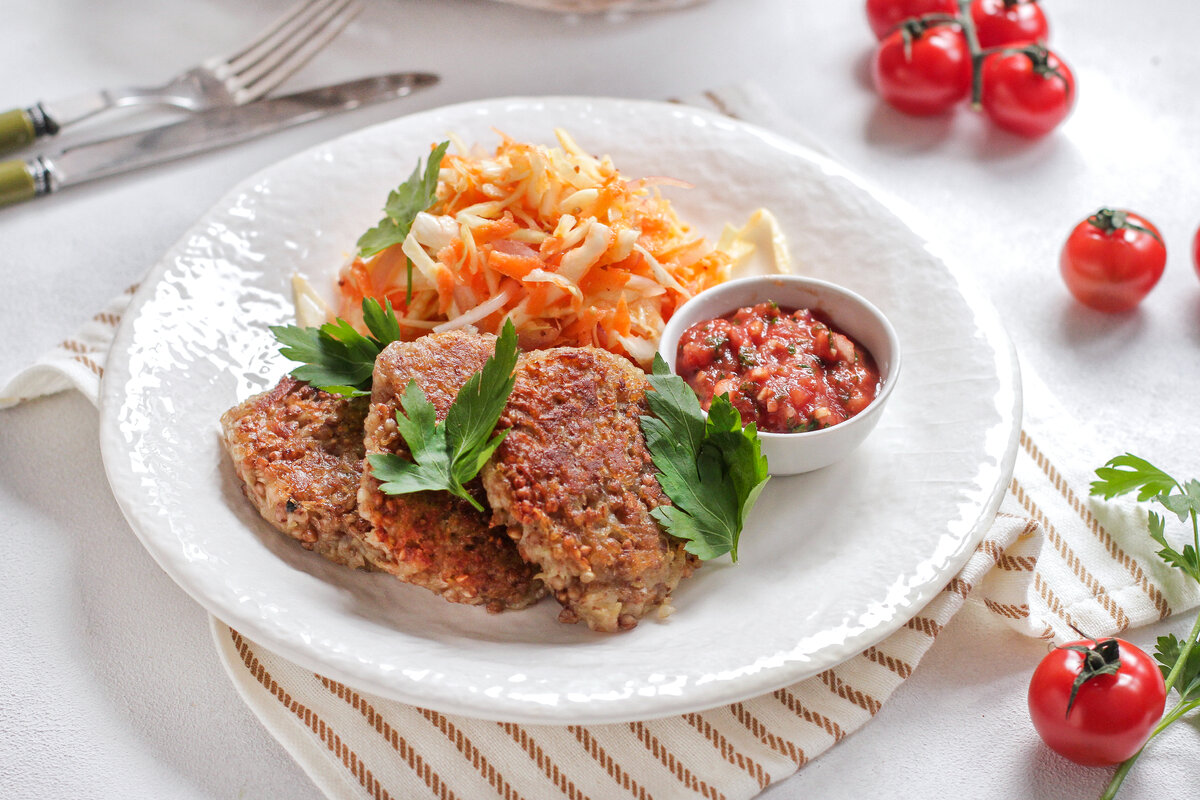 Гречаники с витаминным салатом: простота, которая завораживает вкусовой букет