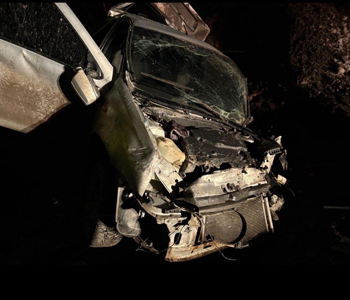 Молодой гонщик на Калине врезался столб на трассе под Нижневартовском