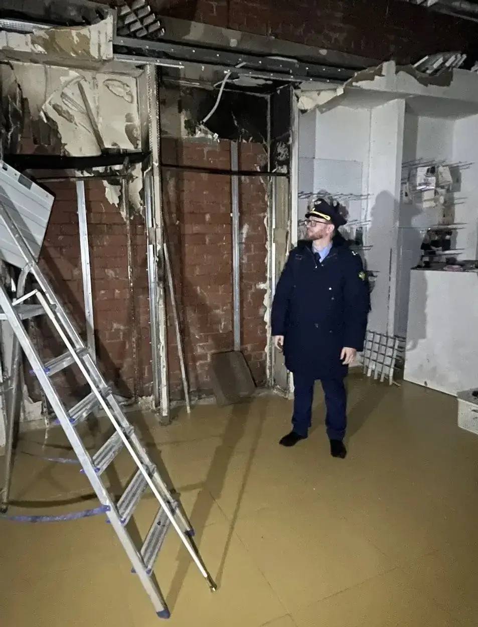 Прокуратура взяла на контроль установление обстоятельств пожара в павильоне торгового центра в городе Нягани Прокуратура взяла на контроль установление обстоятельств пожара в павильоне торгового центра в городе Нягани