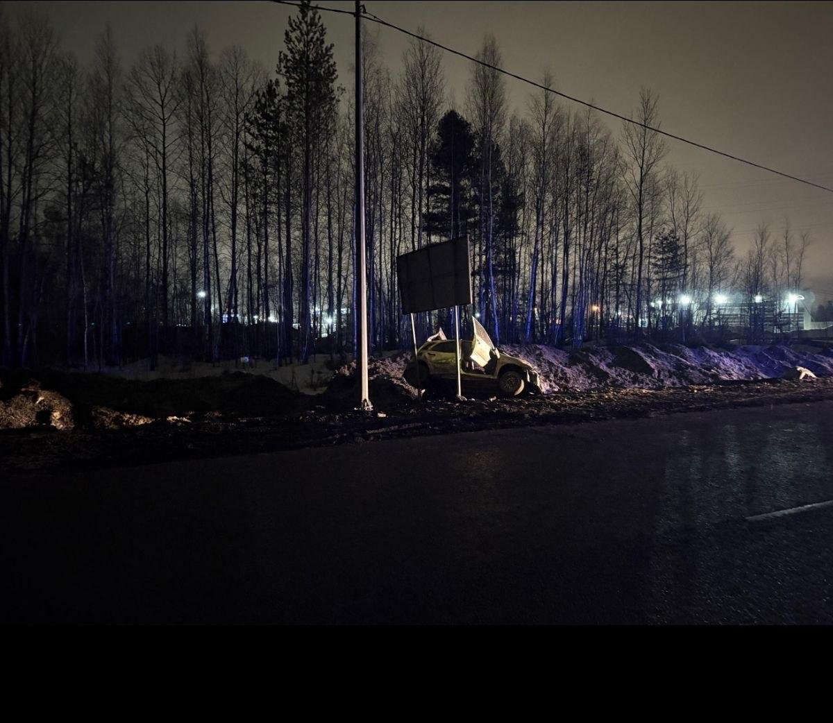 Молодой гонщик на Калине врезался столб на трассе под Нижневартовском Молодой гонщик на Калине врезался столб на трассе под Нижневартовском