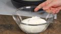 Как избежать свертывания сметаны при приготовлении блюд: полезные советы