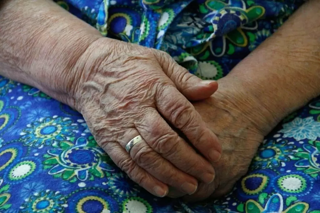 Пенсионеры старше 60: что стоит знать о поддержке и льготах