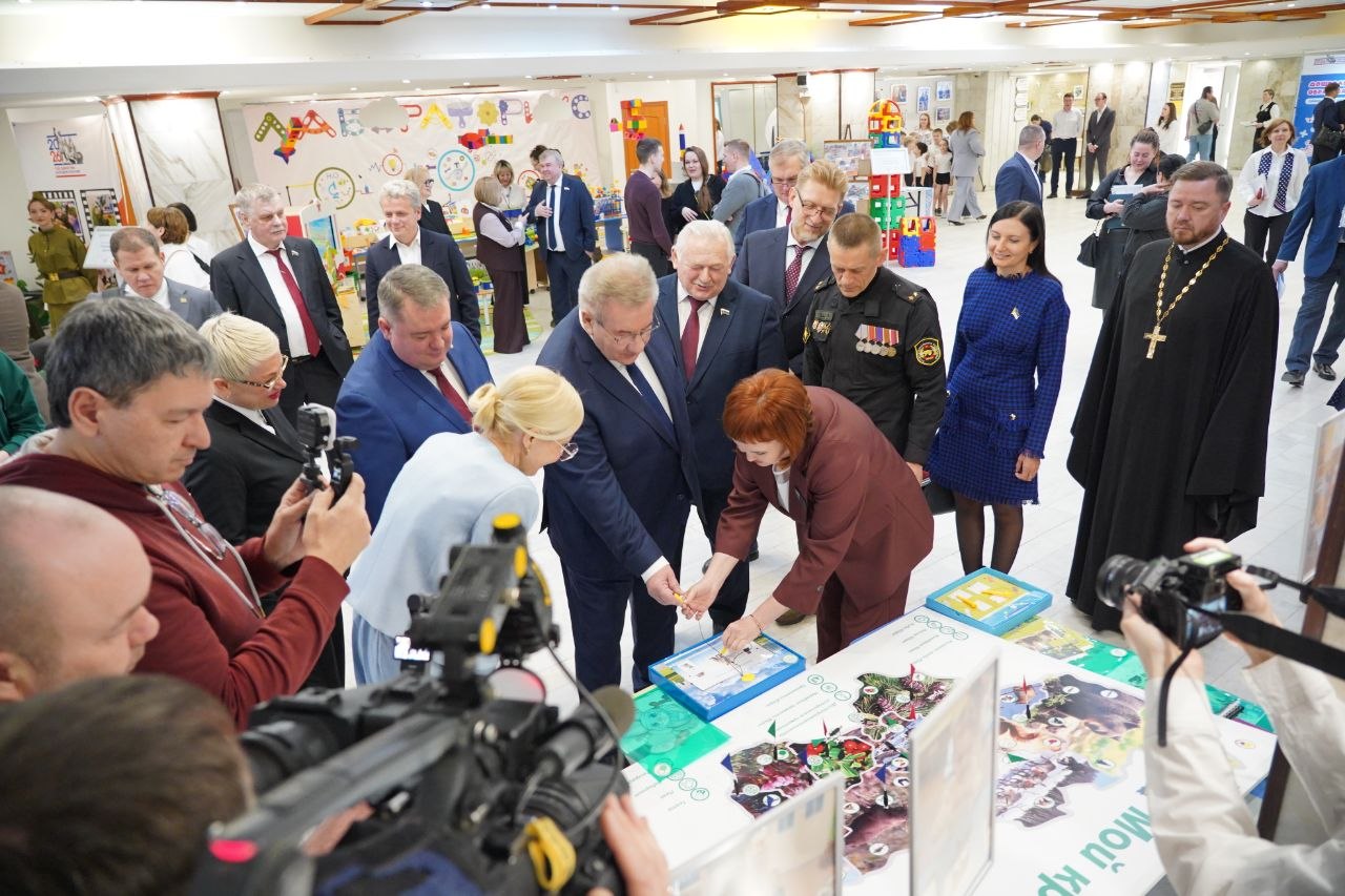 Дмитрий Кощенко: В Нижневартовске прошёл XIX городской форум «Образование – обществу»