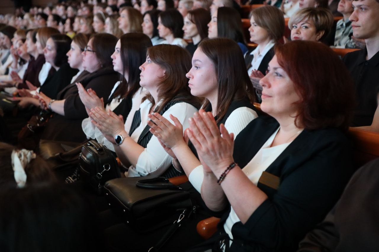 Дмитрий Кощенко: В Нижневартовске прошёл XIX городской форум «Образование – обществу» Дмитрий Кощенко: В Нижневартовске прошёл XIX городской форум «Образование – обществу»