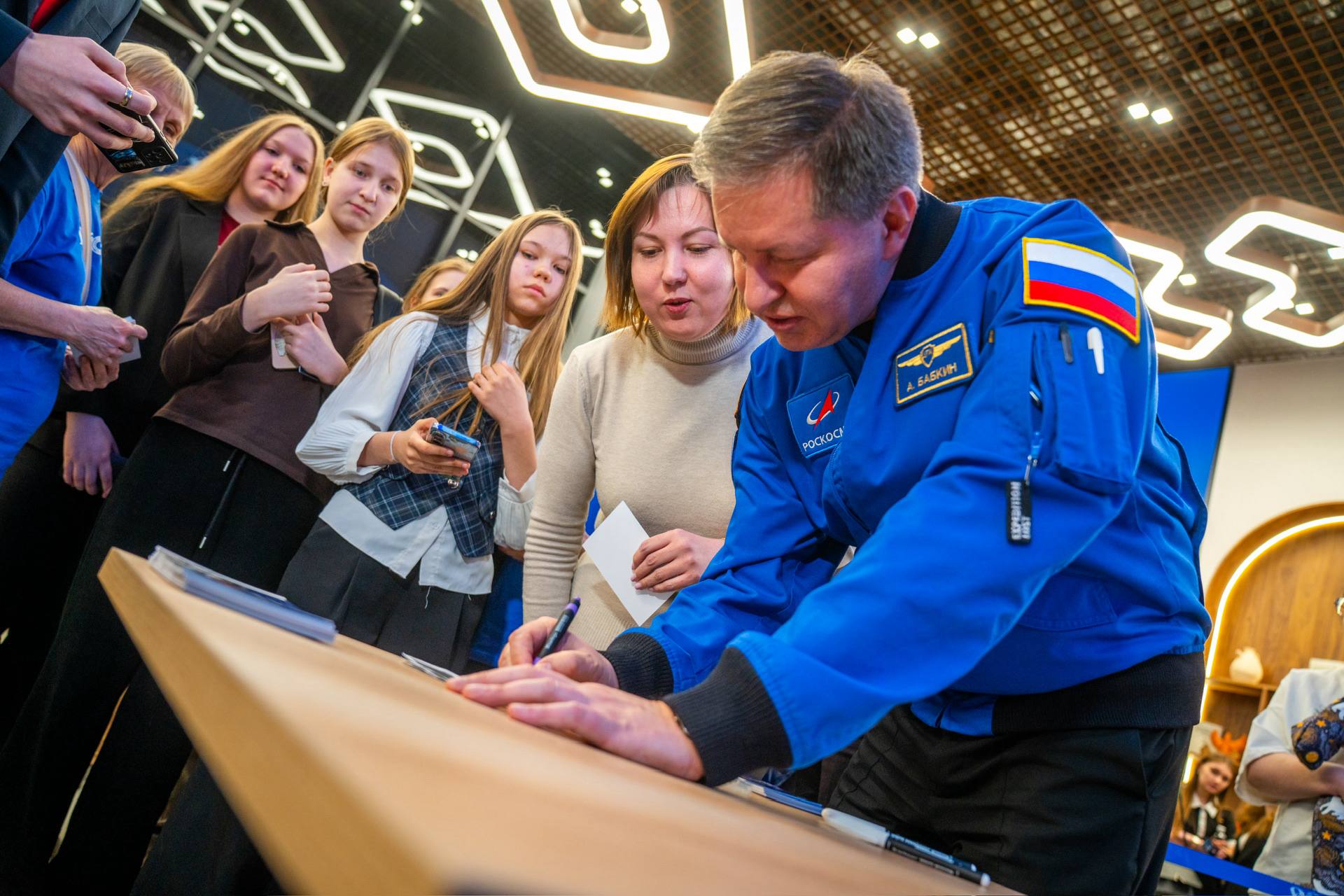 Космонавт Андрей Бабкин встретился с югорчанами Космонавт Андрей Бабкин встретился с югорчанами