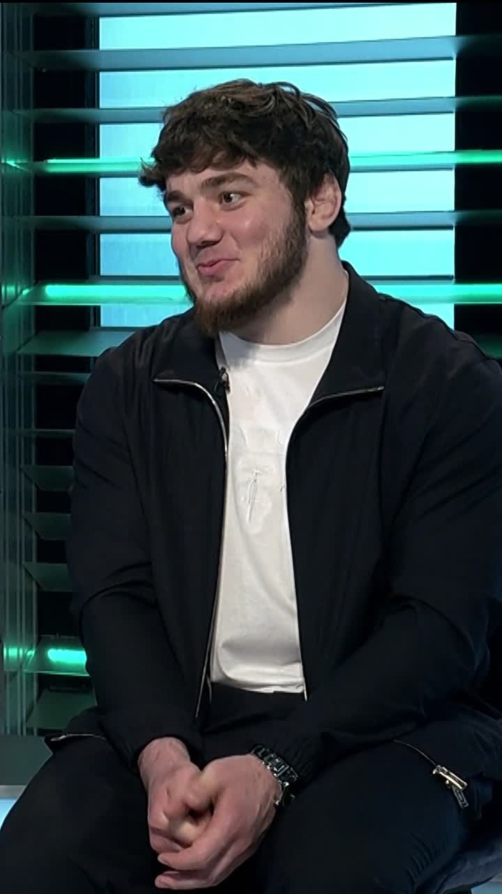 «Бросок кобры», «прыжок белки»… А как он хочет назвать свой коронный приём, который посмотрели миллионы?