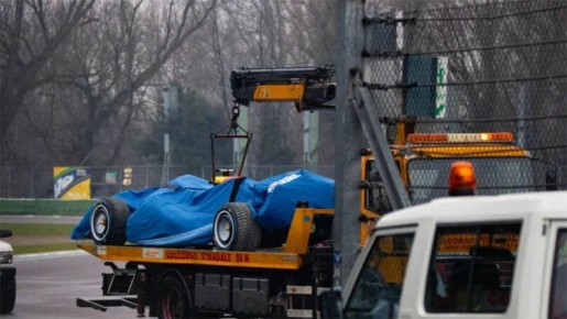 Неожиданный инцидент: Арвид Линдблад покинул трассу на болиде Racing Bulls в Имоле