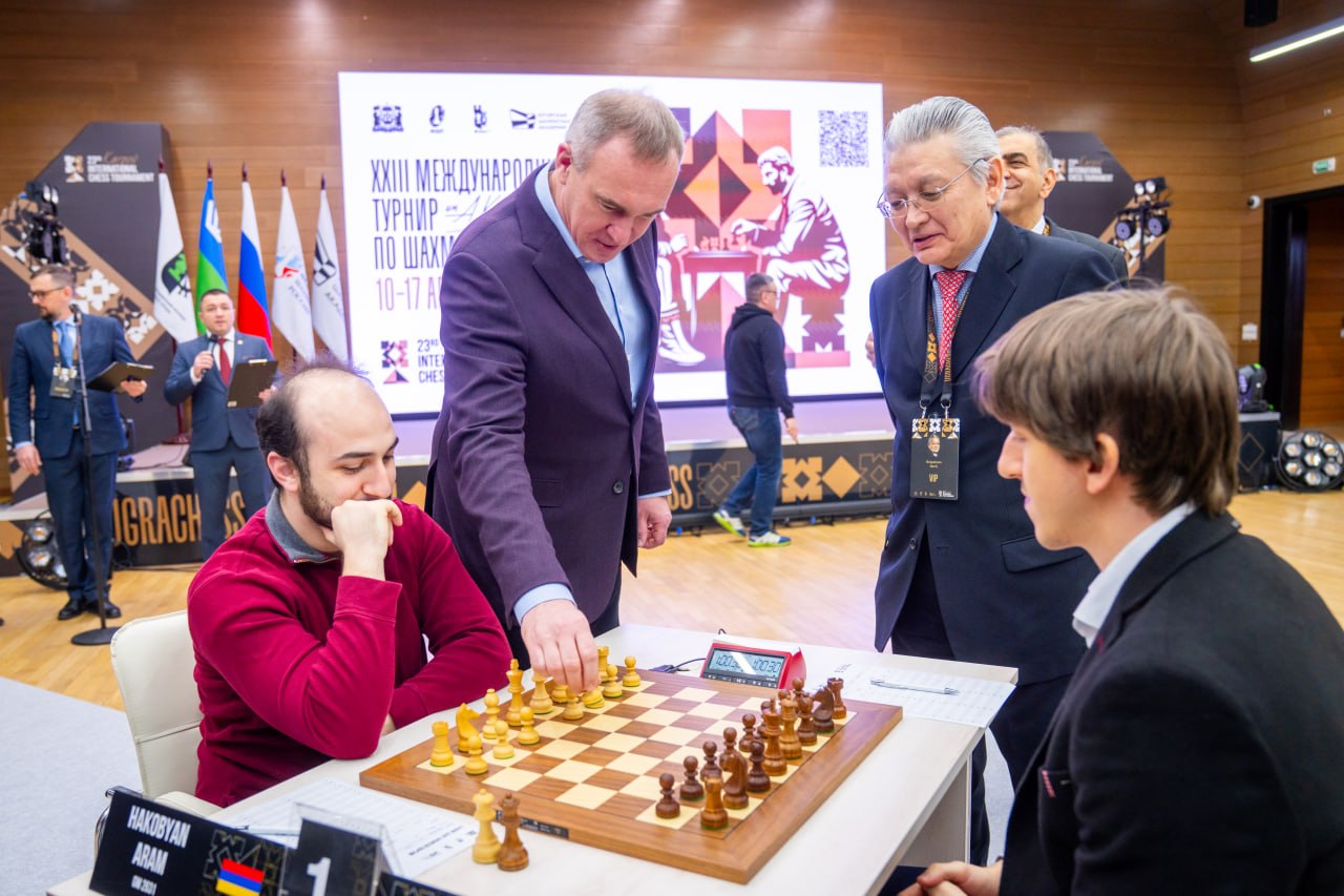 В Ханты-Мансийске проходит первый игровой день турнира имени Анатолия Карпова В Ханты-Мансийске проходит первый игровой день турнира имени Анатолия Карпова