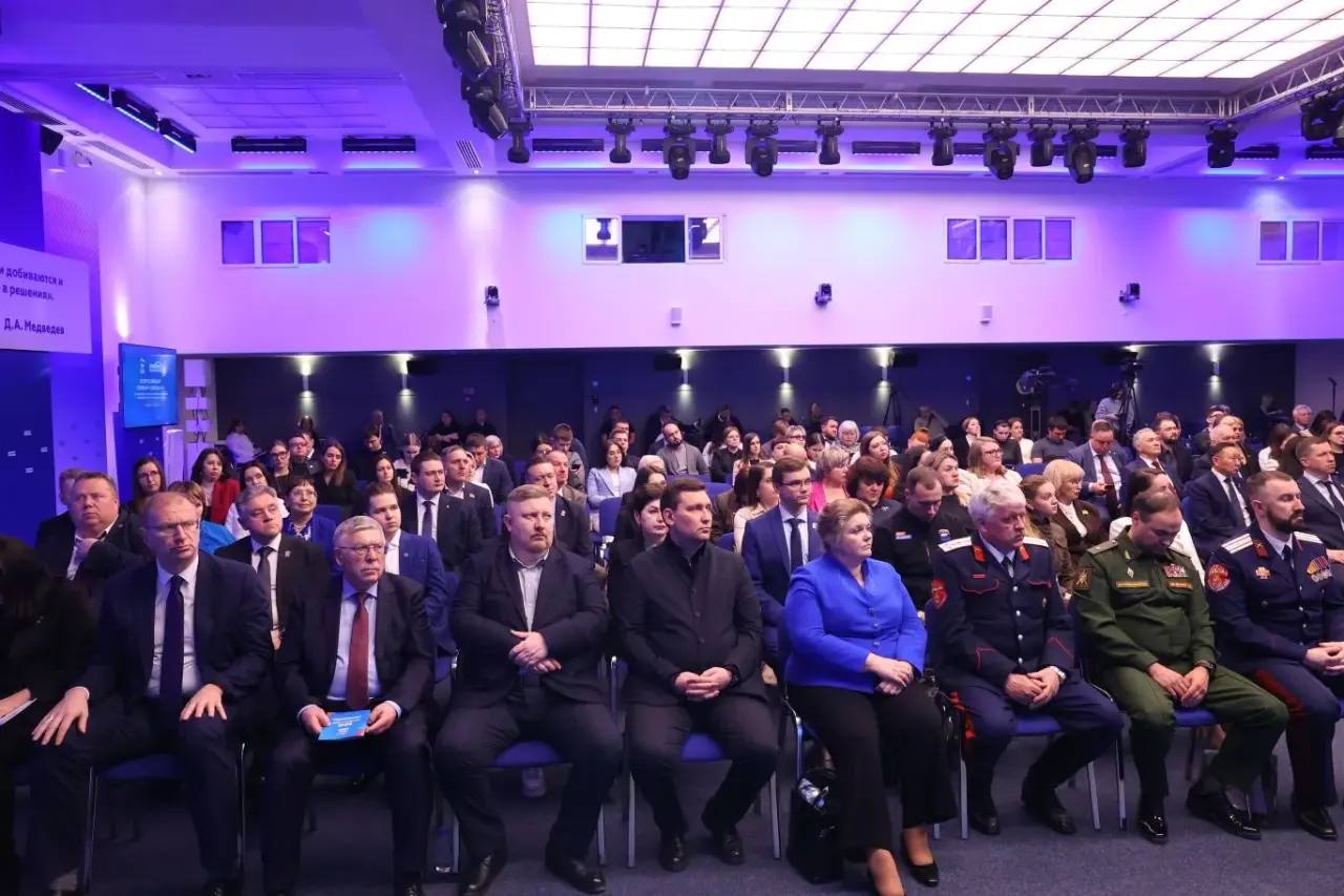 «Единая Россия» готовится к выборам-2026: 900 тысяч сторонников и новая народная программа «Единая Россия» готовится к выборам-2026: 900 тысяч сторонников и новая народная программа