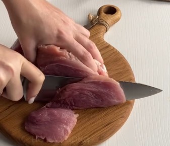 Секрет семейного рецепта: как приготовить мясо, которое станет украшением праздника