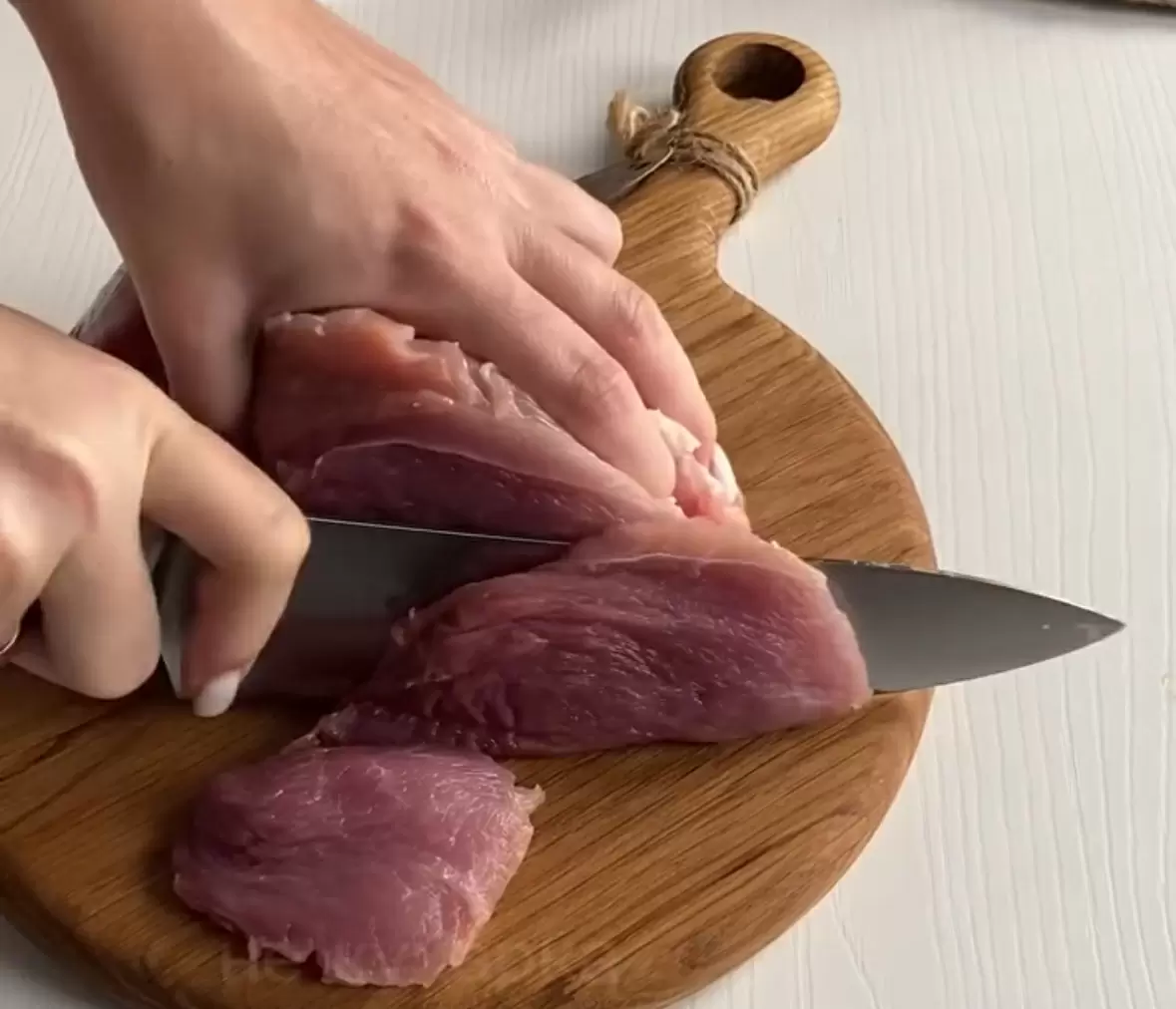 Секрет семейного рецепта: как приготовить мясо, которое станет украшением праздника