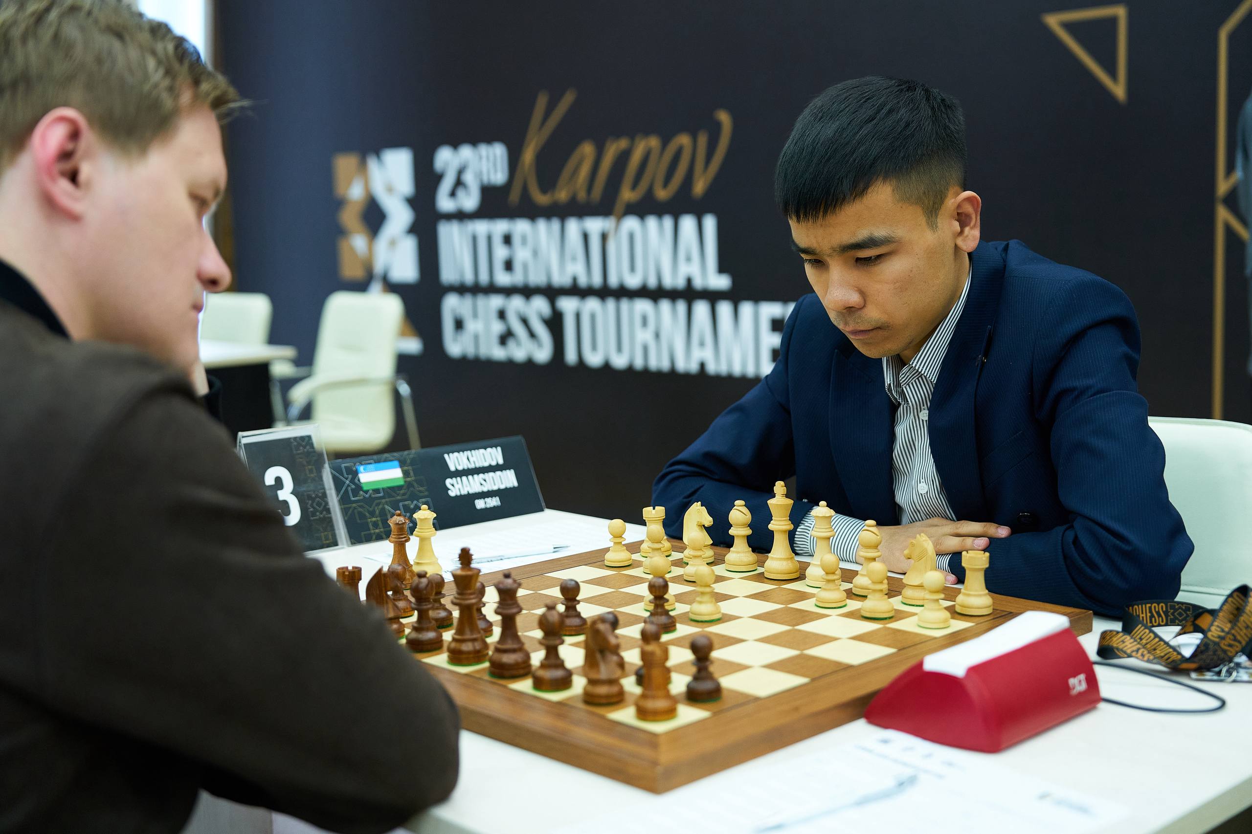 Губернатор Югры сделал первый ход на турнире имени Карпова Губернатор Югры сделал первый ход на турнире имени Карпова