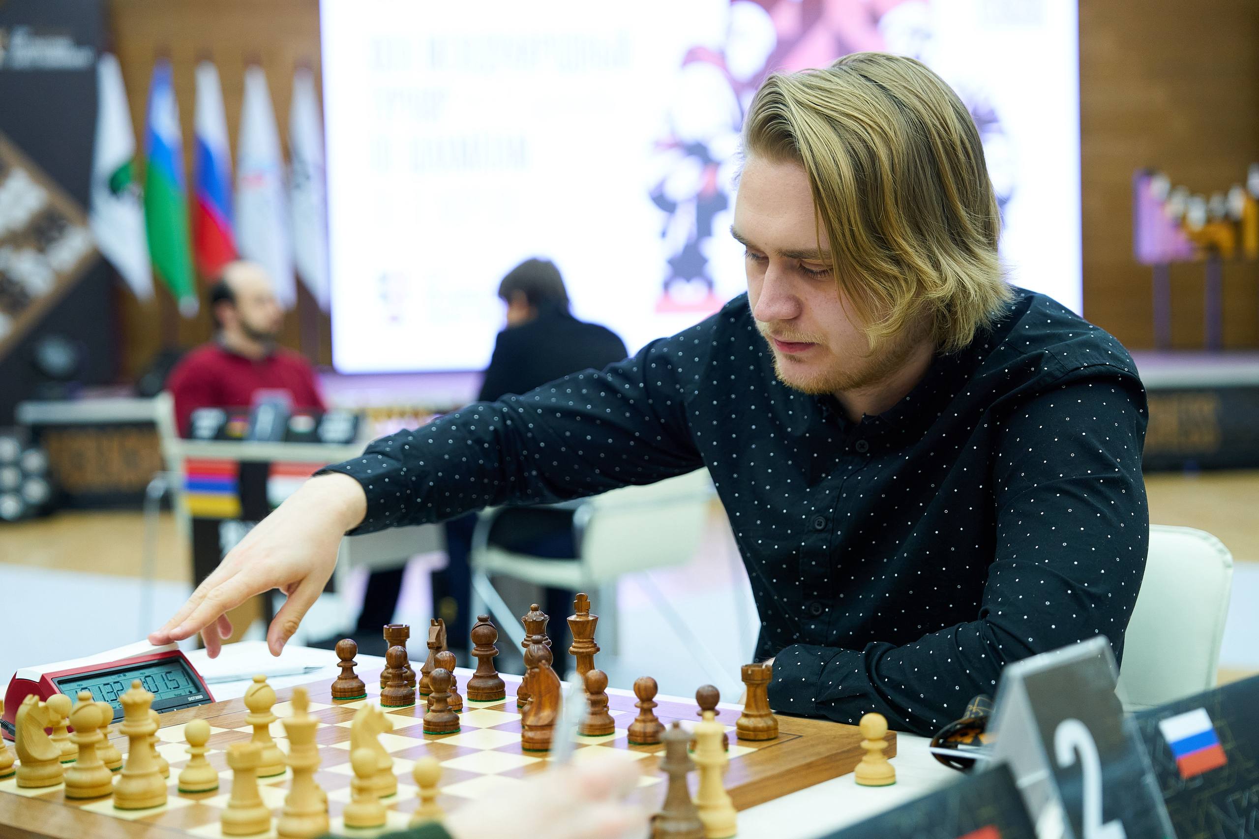 Губернатор Югры сделал первый ход на турнире имени Карпова Губернатор Югры сделал первый ход на турнире имени Карпова