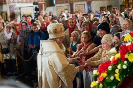 Губернатор Руслан Кухарук поздравил югорчан с Пасхой: