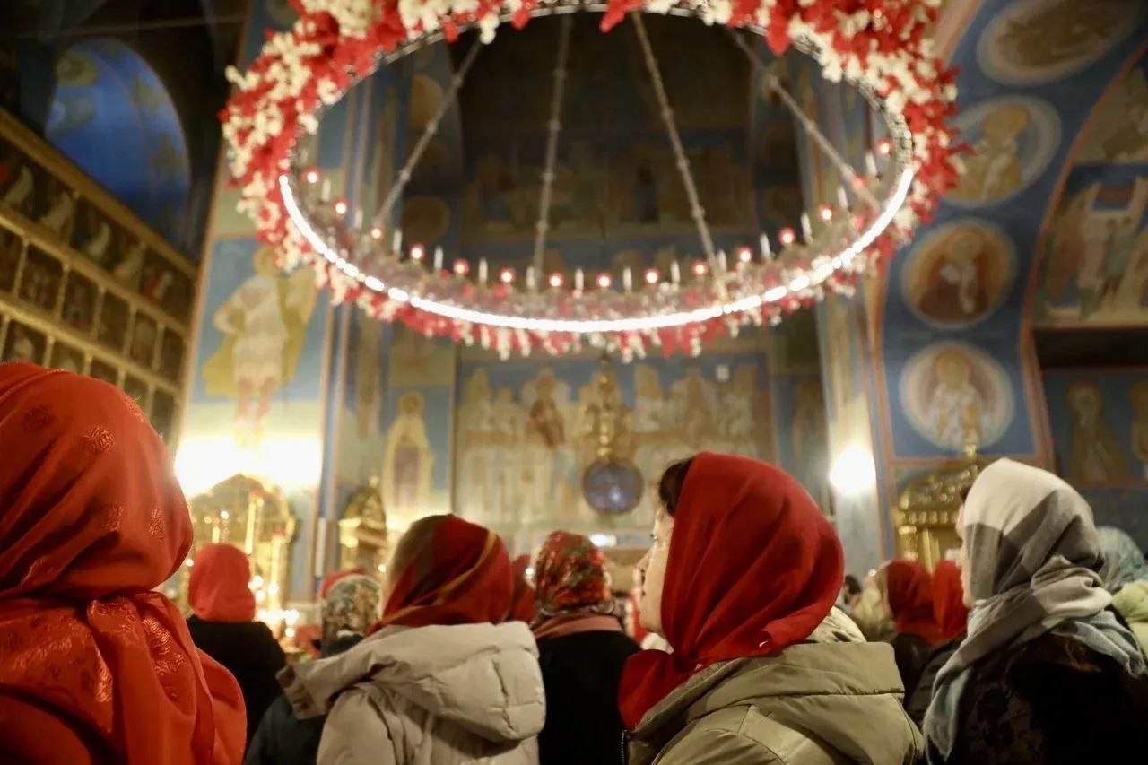 Дмитрий Кощенко: Светлое Христово Воскресение встретил в Храме Рождества Христова вместе с горожанами Дмитрий Кощенко: Светлое Христово Воскресение встретил в Храме Рождества Христова вместе с горожанами